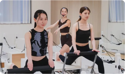 ④グループレッスンでもフォームを丁寧に見てもらえる